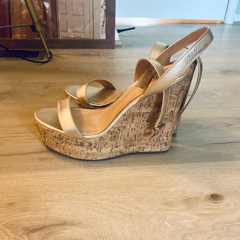 Gold Wedges Shutz